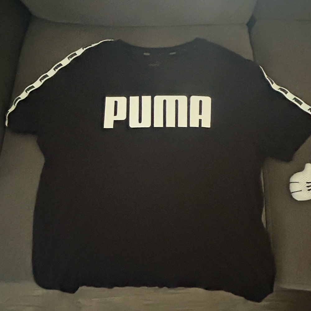 Medium black and white puma tee
